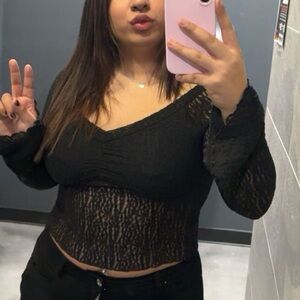 KIMCHI UO- LONG SLEEVE TOP - SIZE L